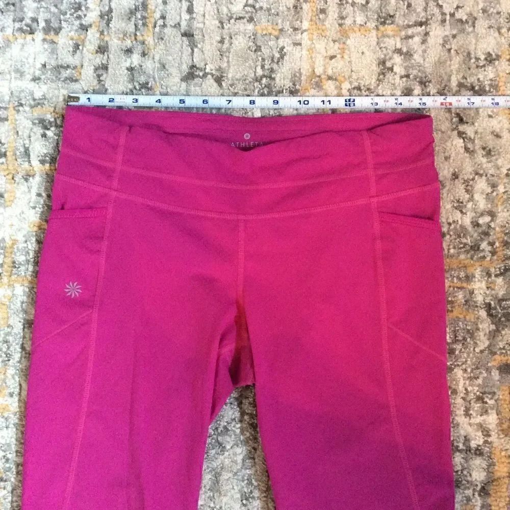 ATHLETA DOBBY BE FREE REFLECTIVE CAPRI LEGGINGS! M - Picture 3 of 8